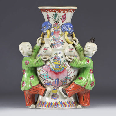 Grand vase d'applique porcelaine famille rose d'époque Qianlong (乾隆) du XVIIIe siècle