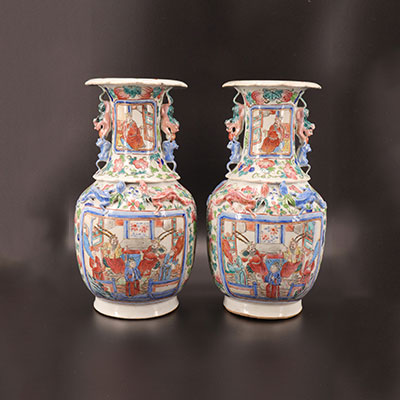 Chine - Paire de vases famille rose à décor de personnages 19ème