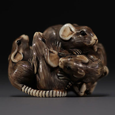 Japan - Ivory and black coral netsuke representing a group of six rats, Meiji. Signed.