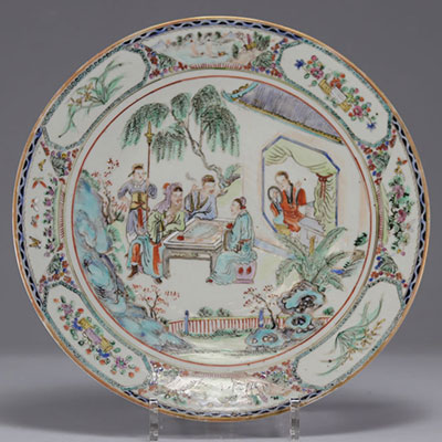 Grand plat en porcelaine de la période Qianlong du XVIIIe siècle