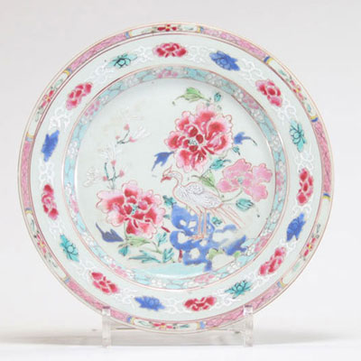 Assiette en porcelaine de la famille rose à décor d'oiseau blanc