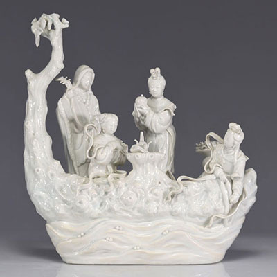 Blanc de chine, bateau avec 4 personnages de l'époque Qing