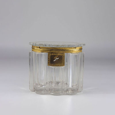 19th century BACCARAT glass box surrounded by gilded brass, with original key