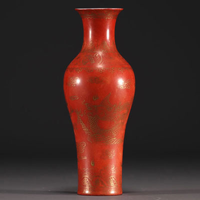 China - Coral-coloured porcelain vase with gold dragon decoration, 19th century.