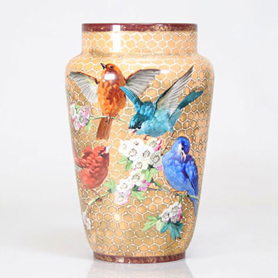 Vase en porcelaine à décor d'oiseaux peints