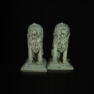 Imposante paire de Lions en bronze. 115x64cm