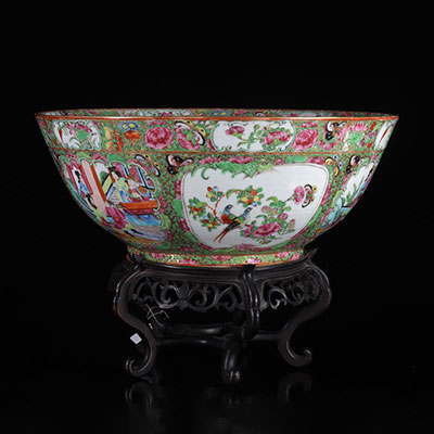 China Large canton porcelain bowl with character decor on wooden base 19th