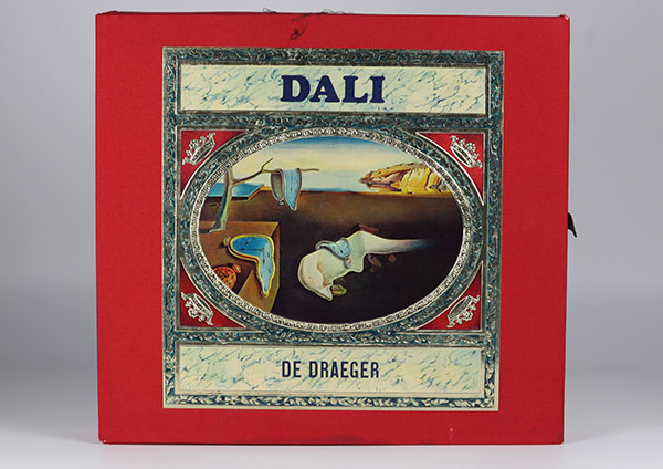 Salvador Dali Dali de Draeger. Paris, Draeger, 1968. In-4° carré, toile rouge ornée d'une montre molle métallique