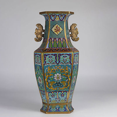 Chine Grand vase en bronze cloisonné marque Ming époque Qing