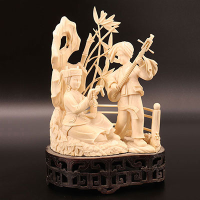 Chine - groupe de jeunes musiciens en ivoire sculpté