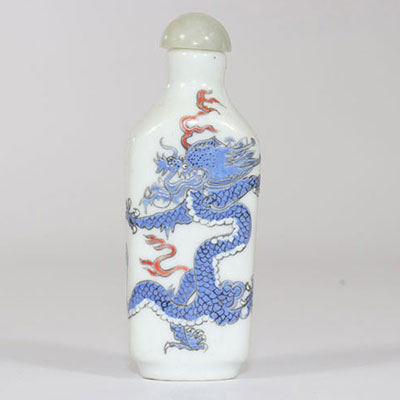 Chine tabatière en porcelaine à décor de dragons