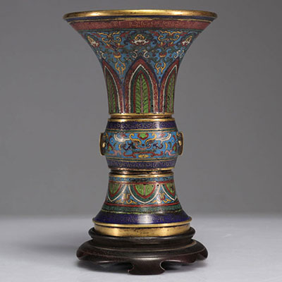Gu vase in cloisonné bronze, archaic decoration, Qianlong period