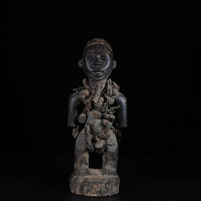 Afrique Congo fétiche en bois sculpté et charge magique début 20ème