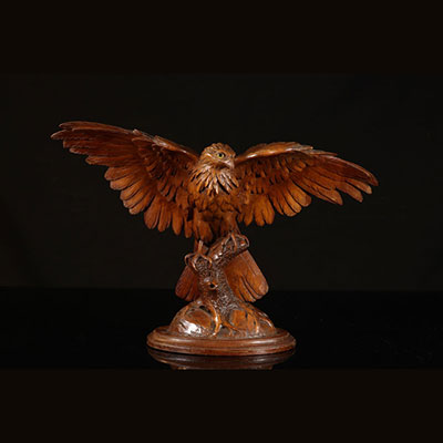 Sculpture de la Forêt Noire en bois, aigle aux ailes déployées - Suisse - 1900.