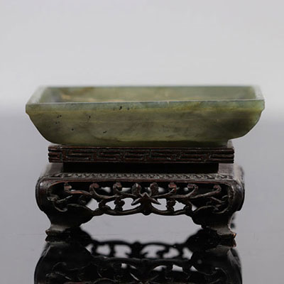 China, 19th century Chinese green jade opium tray