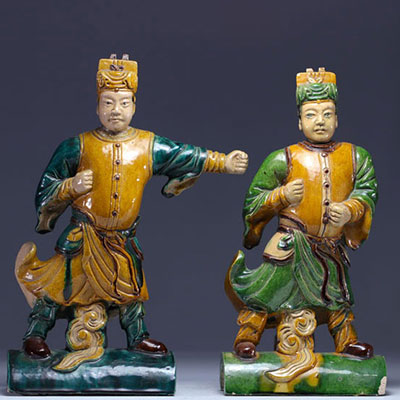 Chine - paire de tuiles de faitière représentant des personnages célestes, dynastie Qing.