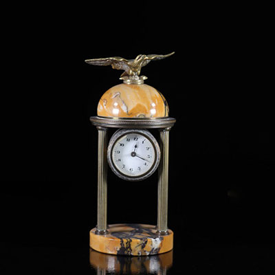 Marble and bronze clock surmounted by a 20th eagle