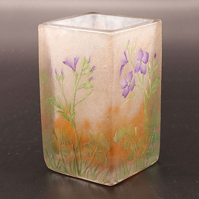 France - Daum Nancy vase a décor de violettes
