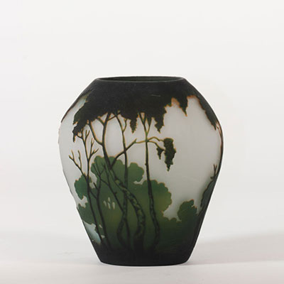 Muller frères Lunéville vase cleared with acid decorated with a landscape