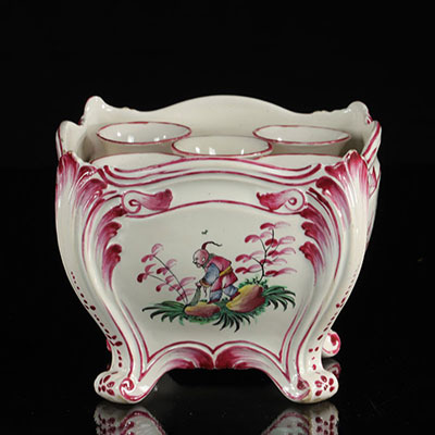 France 19th century Chinese decorated egg holder