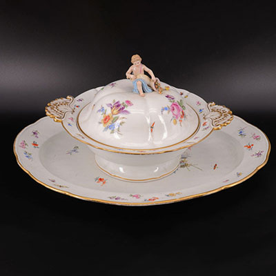Large tureen and display stand in Meissen porcelain