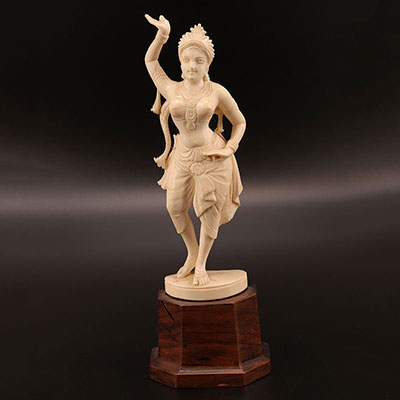 Inde - ivoire sculpté d'une danseuse indienne
