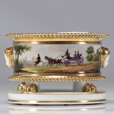 Encrier en porcelaine à décor de chevaux peint et de cavaliers provenant de Paris début XIXe siècle