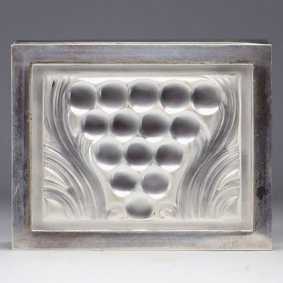 René LALIQUE, silver-plated metal and glass box, signed.