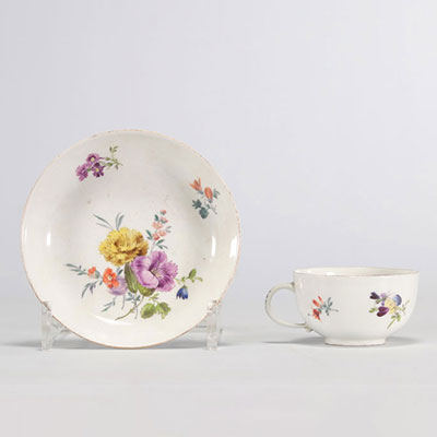 Paire de tasses et sous tasses en porcelaine de Meissen
