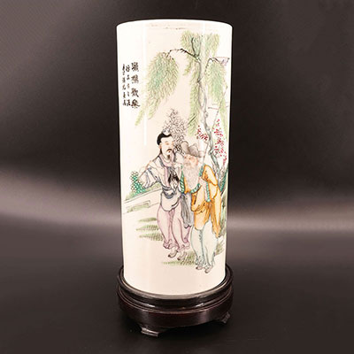 Chine  - vase rouleau décor de personnages signature