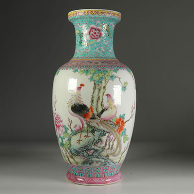 Vase en porcelaine, décor de phoenix , Chine milieu XXème.