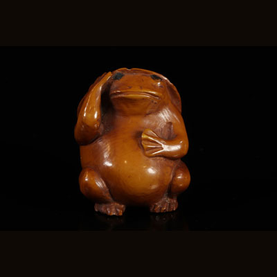 Netsuké (ivory) carved with a Meiji period toad