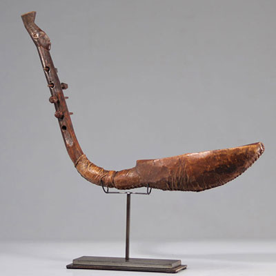 Mangbetu DRC harp embellished with a beautiful ancestral head