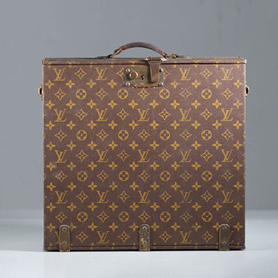 Louis Vuitton rare mallette de voyage comprenant thermos et boîtes
