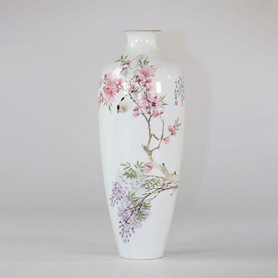 Chine vase en porcelaine à décor d'oiseaux et fleurs époque République signature d'artiste