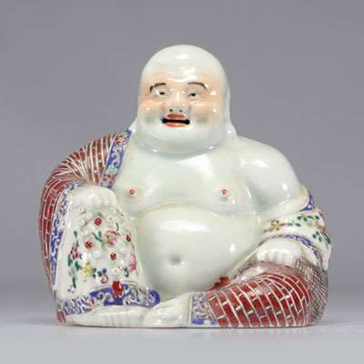 Bouddha en porcelaine de chine de la famille rose avec marque sous la pièce