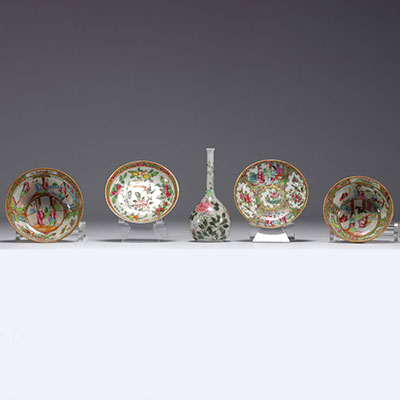 Chine - Ensemble de cinq pièces en porcelaine de Canton.
