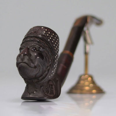 Rare pipe sculptée d'une tête de singe XIXème siècle avec incrustations