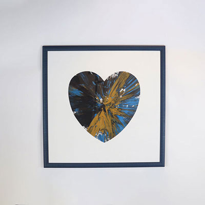 Damien Hirst Spin Painting - Coeur 2009 Acrylique sur papier découpé, Porte le timbre sec de l’artiste au dos. Porte le cachet de la signature de l’artiste au dos