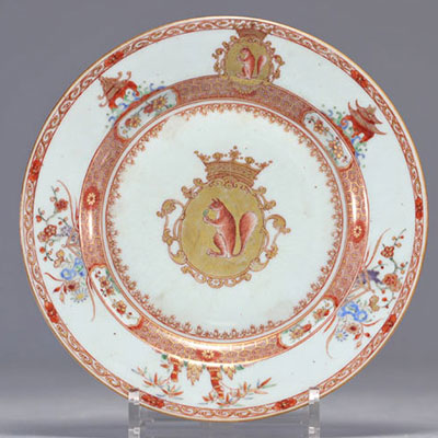 Porcelain plate in iron red and gold decorated with the sichtermann family coat of arms and squirrels under a crown - Qianlong period (乾隆)