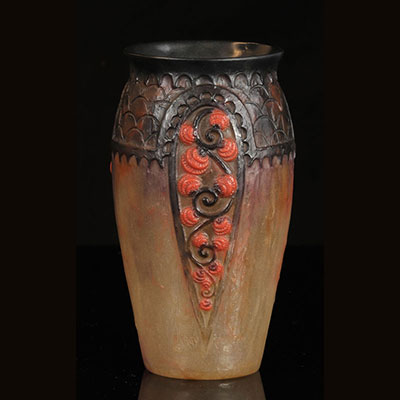 Gabriel ARGY-ROUSSEAU (1885 - 1953) - Vase conique en pâte de verre à décor d'enroulement et motifs floraux Signé 