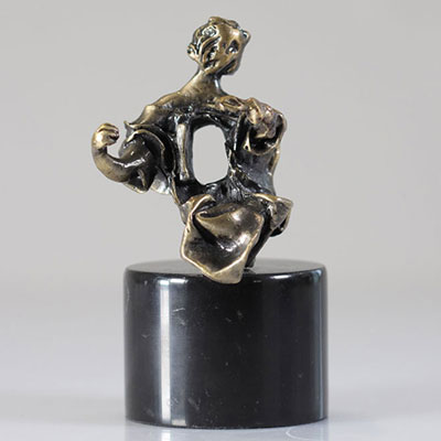 Salvador Dali «MADONNE DE PORT LLIGAT» Metal à patine bronze Signé «Dali»