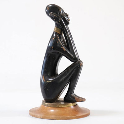 Sculpture africaniste en bois sculptée