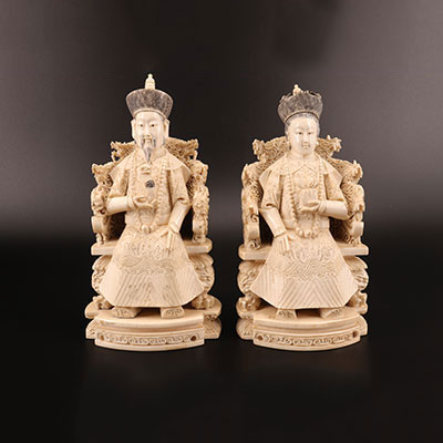 Chine - Empereur et Impératrice assis sur des trônes en ivoire sculpté fin 19ème