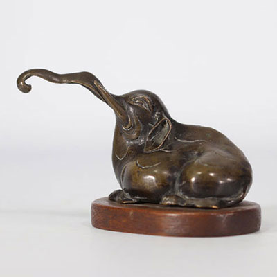 Eléphant en bronze très détaillé d'époque Qing (清朝)