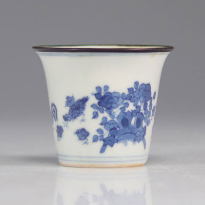 Rare bol en porcelaine blanc bleu 'Chicken cup