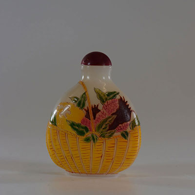 Polychrome glass snuff bottle with vegetal decoration. CHINA.