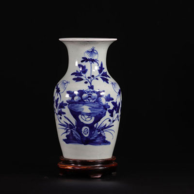 China celadon vase decorated with blue plants 19 / 20th