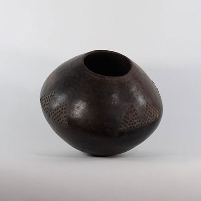 Zulu terracotta pot