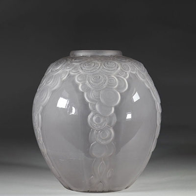 André HUNEBELLE imposing ovoid glass vase with a garland of falling stylized flowers